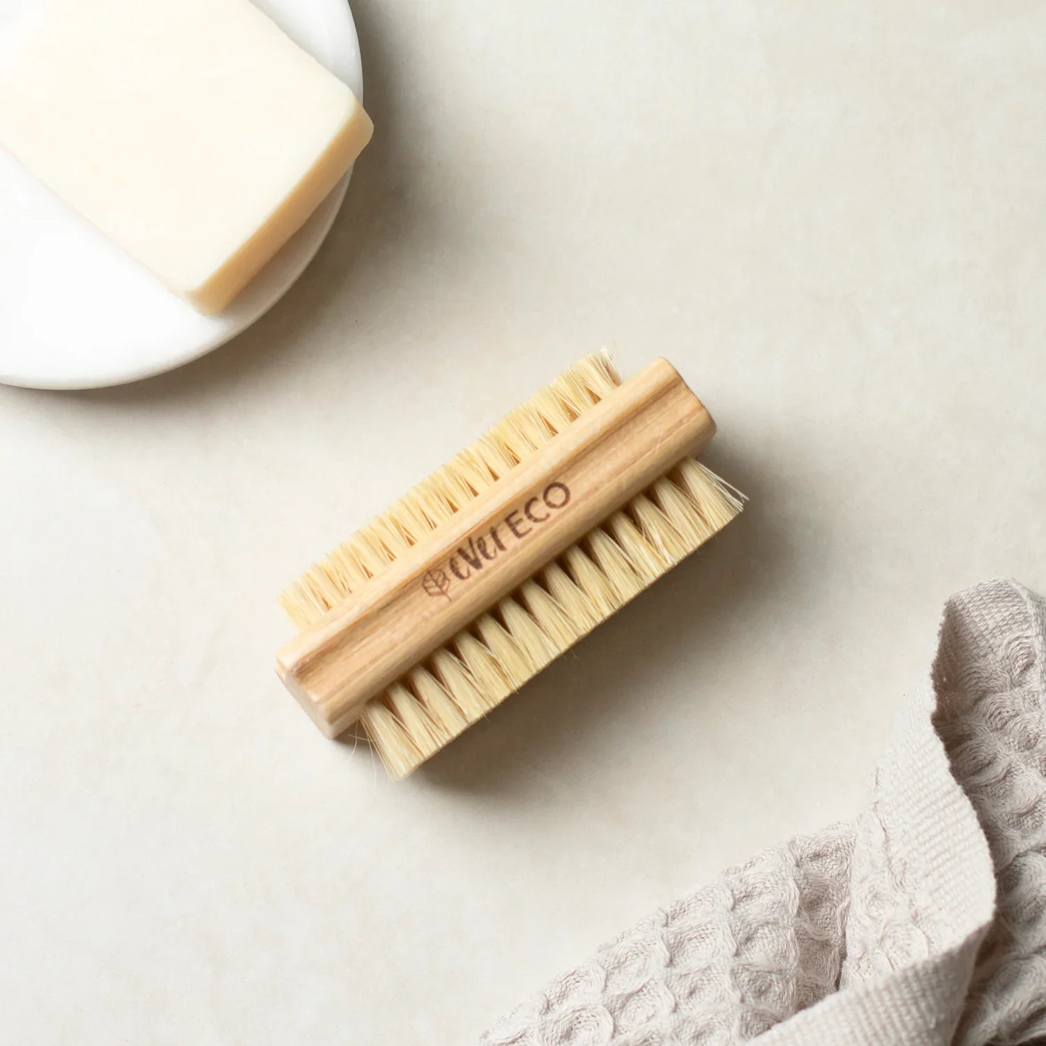 Ever Eco Bamboo Nail Brush Sisal Bristles, Dual Sided Brush - Image 2