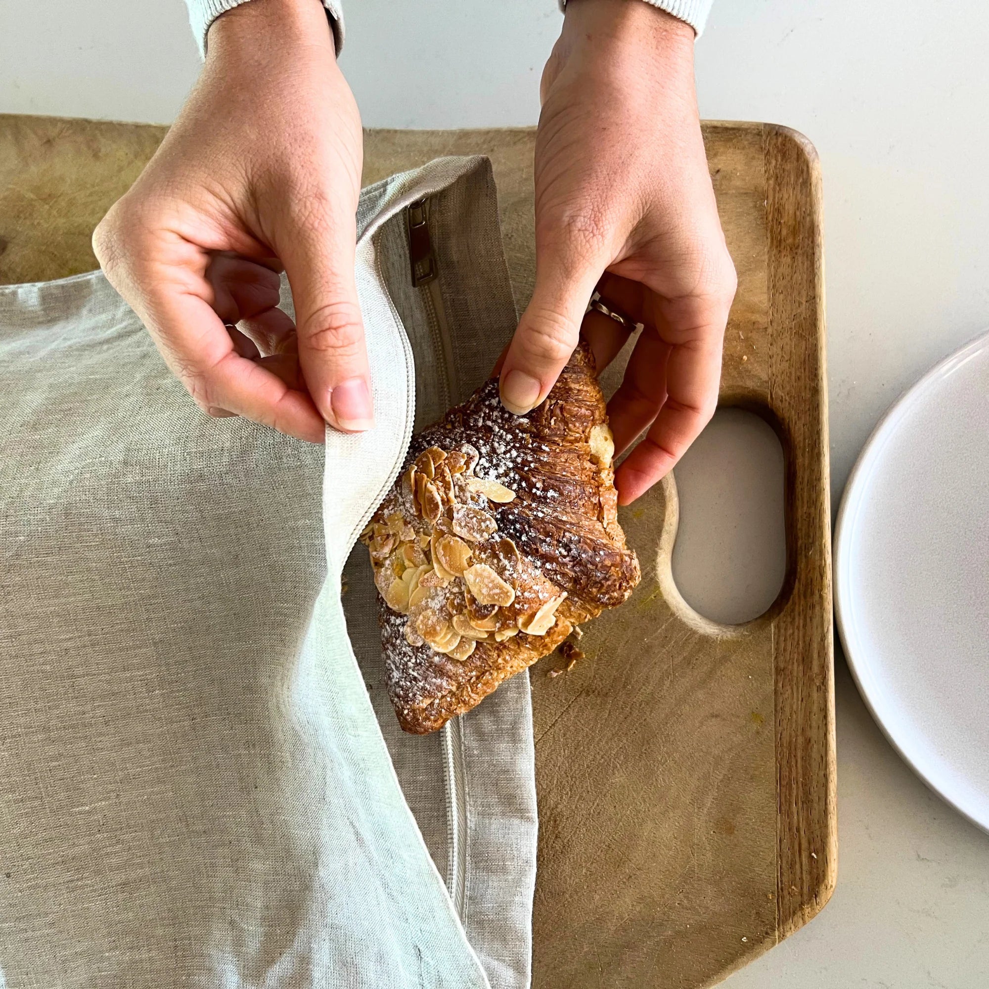 Ever Eco Reusable Linen Bread Bag, Unbleached & Undyed - Image 4