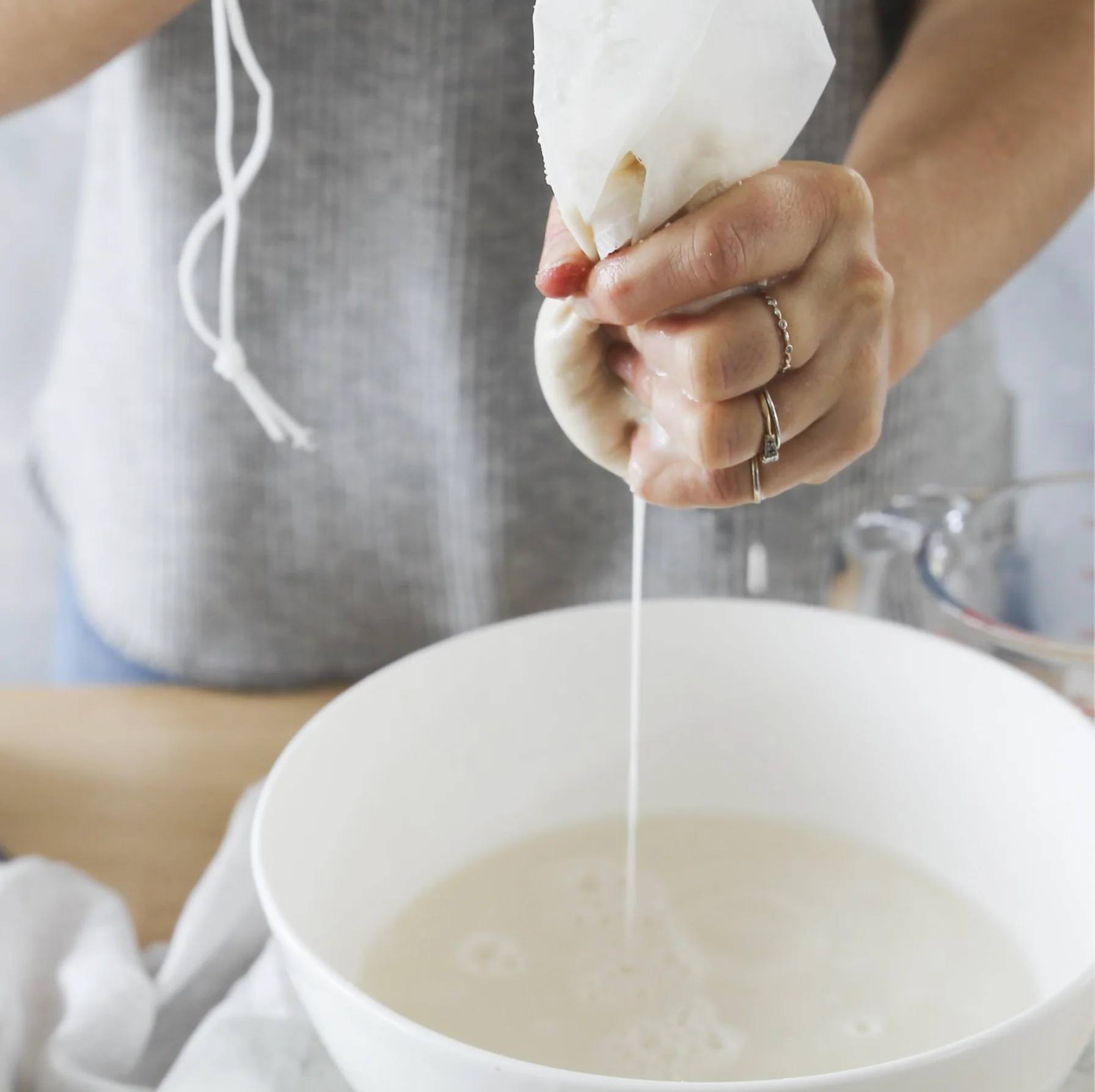 Ever Eco Nut Milk Bag, Easy U-Shaped Design With Rounded Bottom & No Corners - Image 4