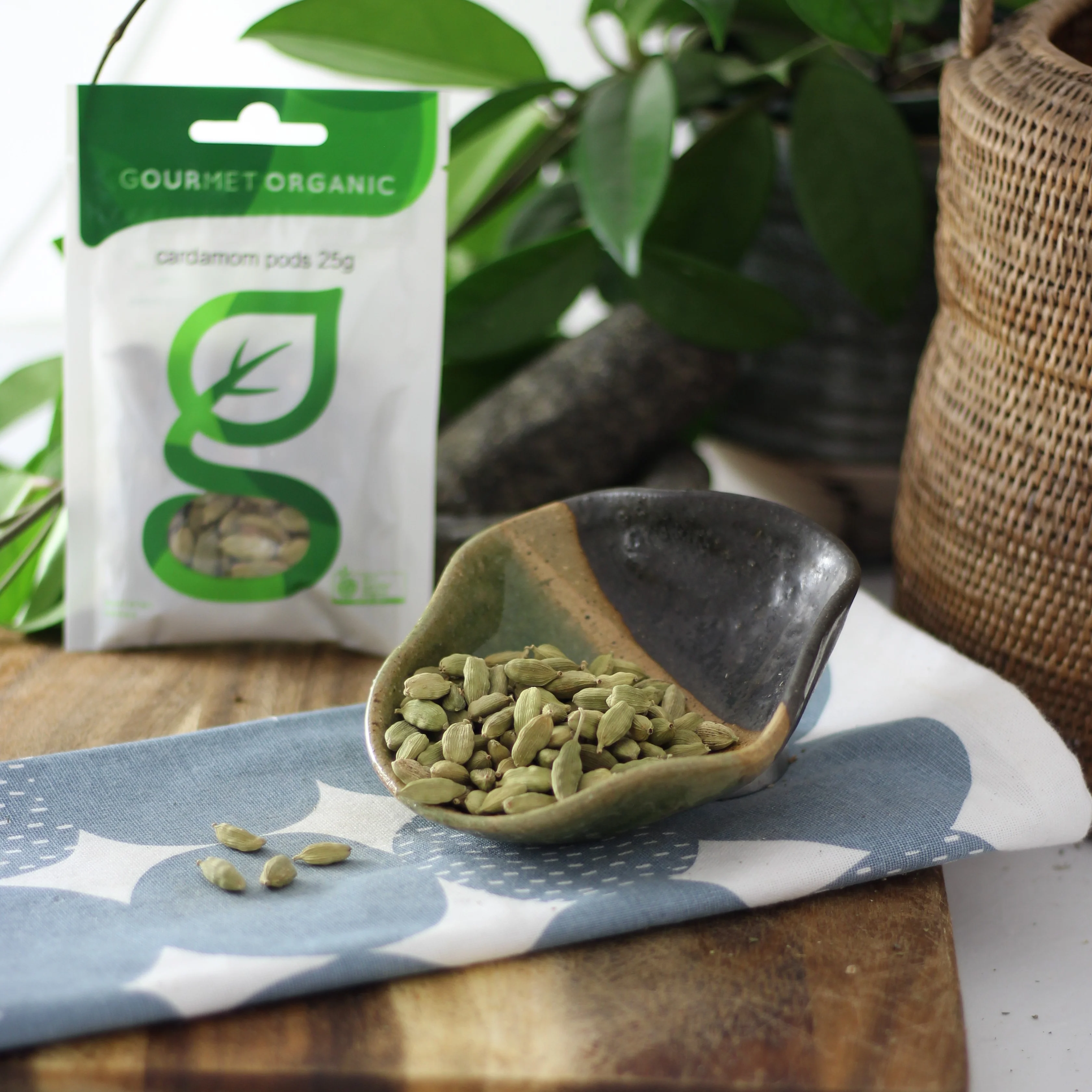 Gourmet Organic Cardamom Pods 20g, Certified Organic - Image 2
