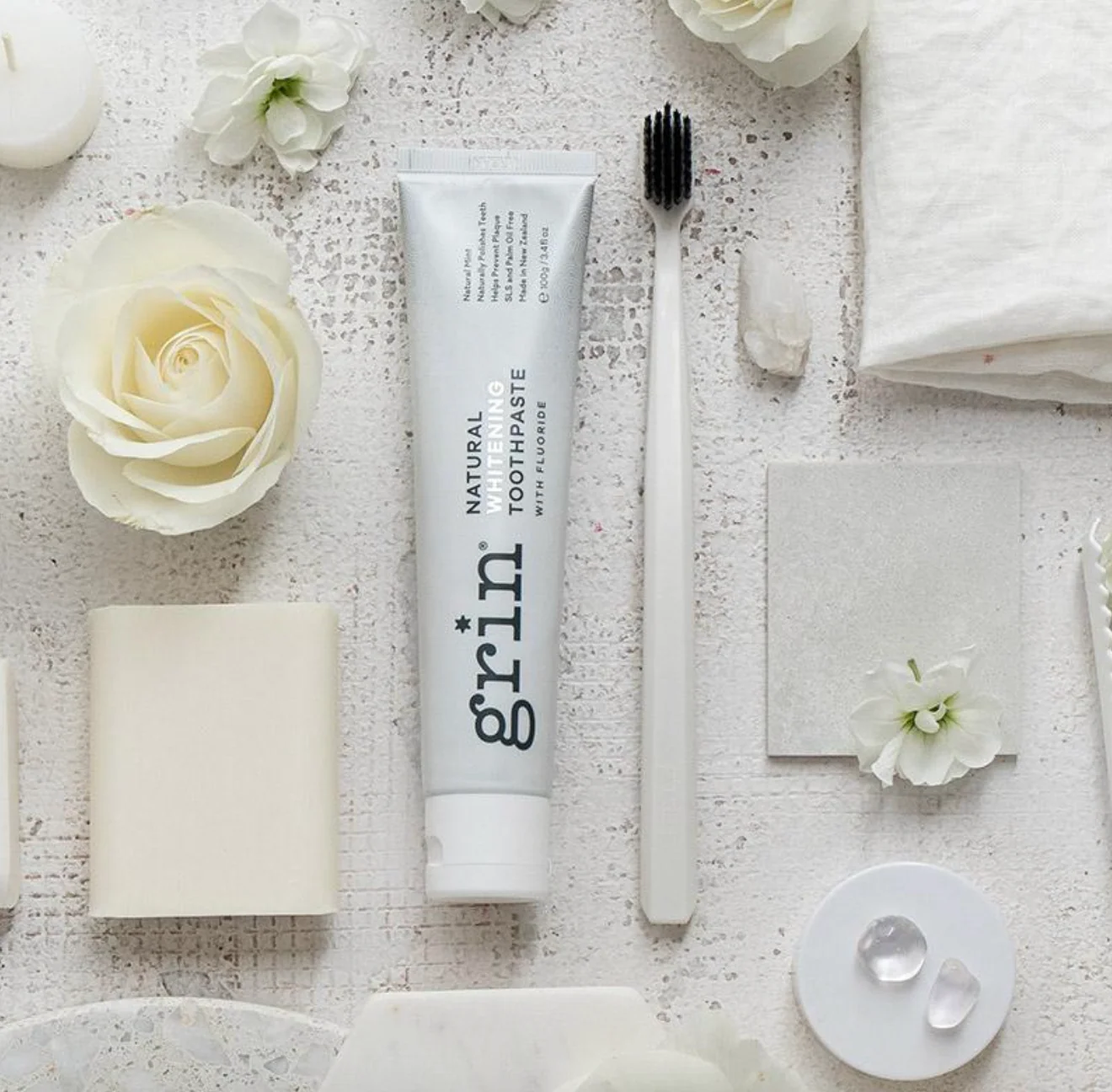 Grin Natural Whitening Toothpaste Mint Flavour 100g, With Fluoride & Polishes Teeth - Image 2