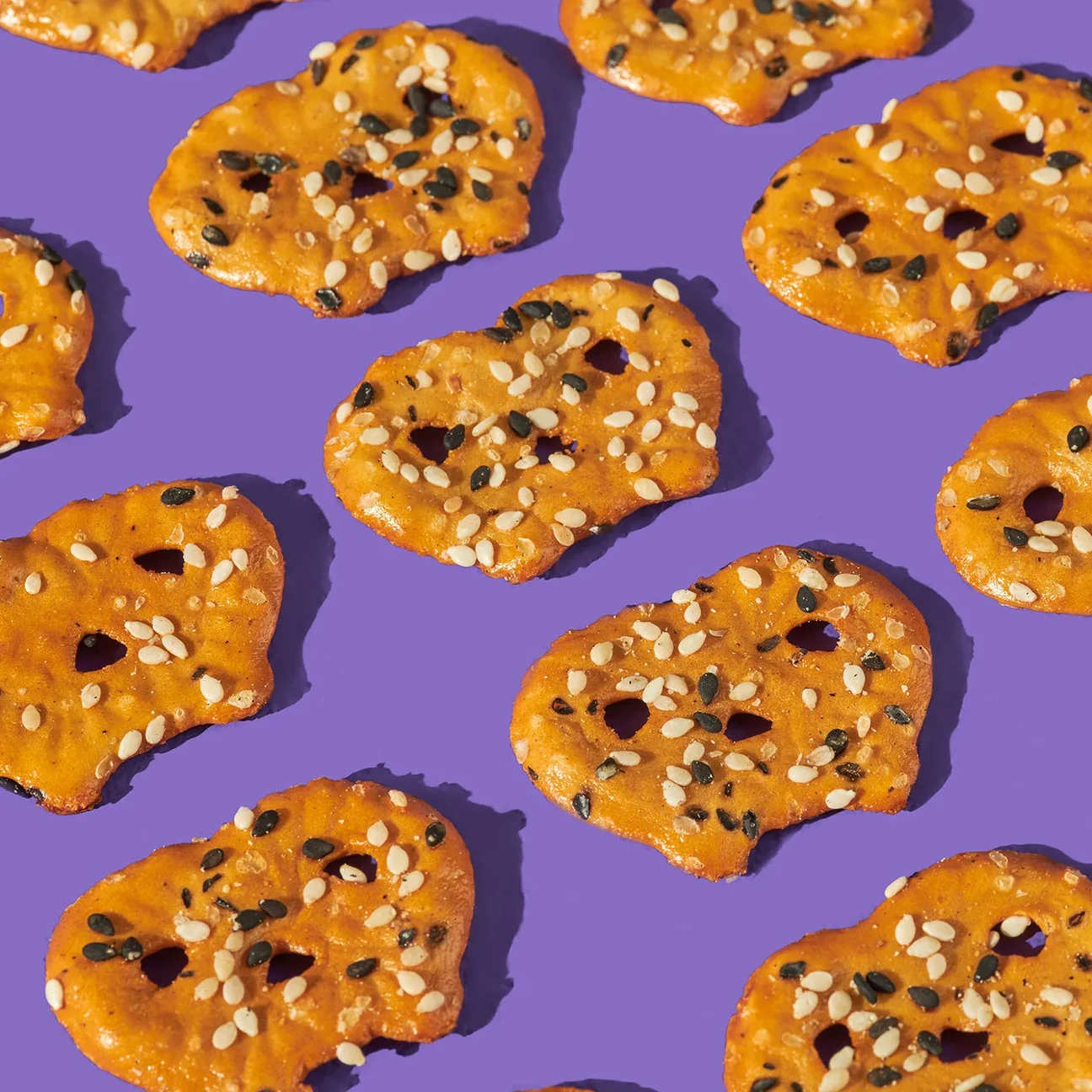 Olly's Pretzel Thins 140g, Multi-Seed Sesame Flavour - Image 3