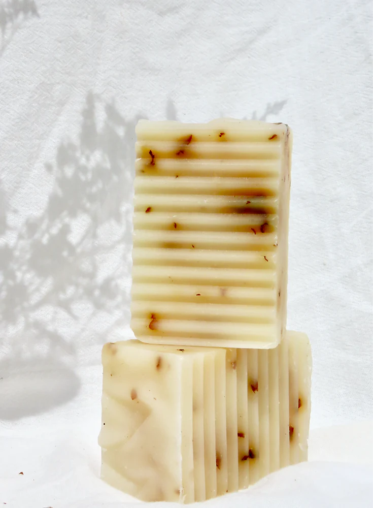 Peachie Collective Rose Geranium & Juniper Berry Soap 100g, With Organic Rose Petals - Image 3