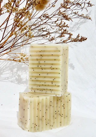 Peachie Collective Spearmint & Poppyseed Soap 100g, With Olive Oil & Spearmint Essential Oil - Image 2