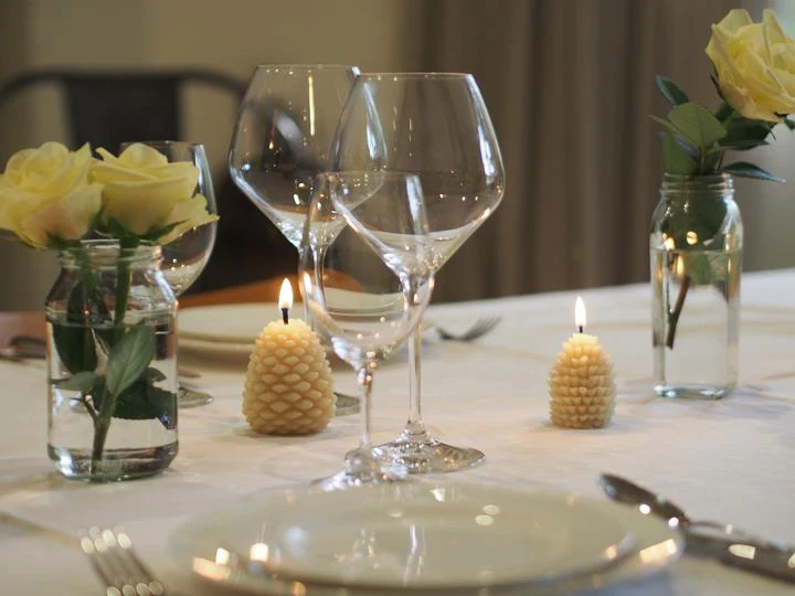 Queen B Pure Australian Beeswax Large Pine Cone Candles (2) In Black Label Gift Box, +/-20 Hours Burn Time - Image 3
