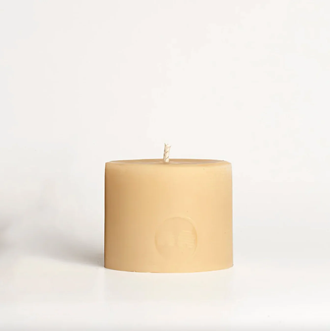 Queen B Pure Australian Beeswax Squat Pillar Beeswax Candle | 40hr Burn Time - Image 2