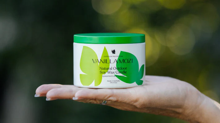 Vanilla Mozi Natural Outdoor Soy Wax Candle 175g, Spearmint & Vanilla Fragrance - Image 3